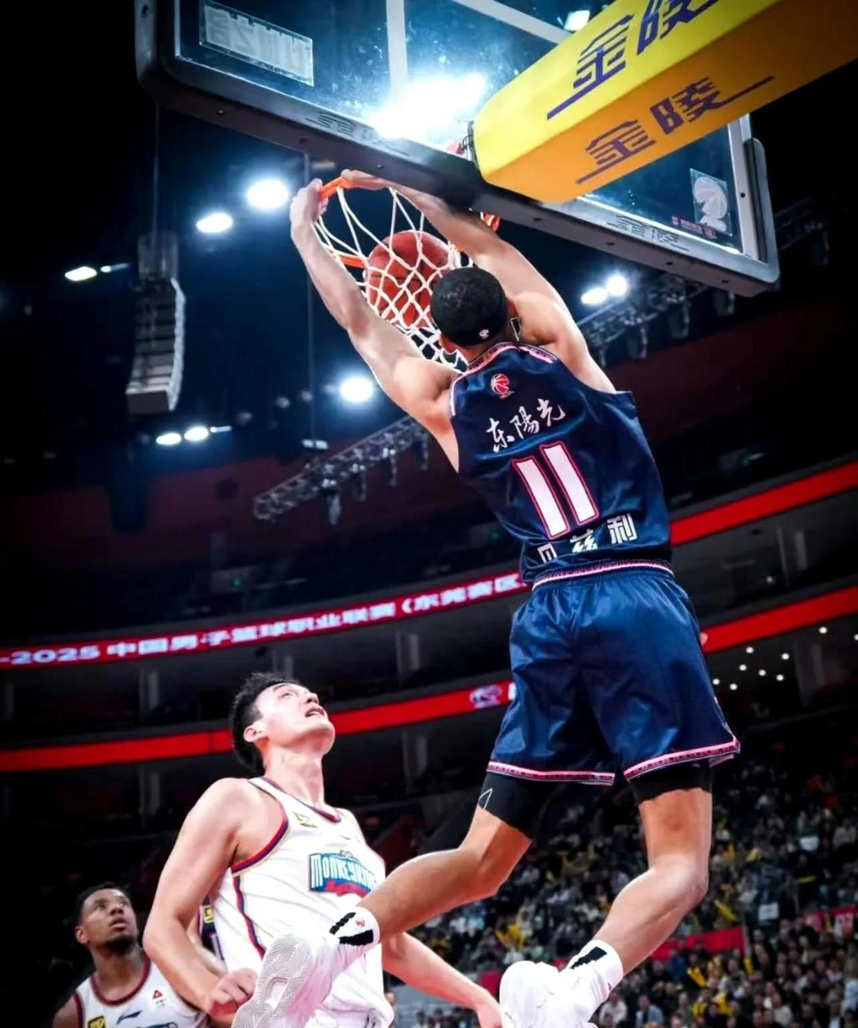 外援大战！上海男篮迎战广东，胜者晋级